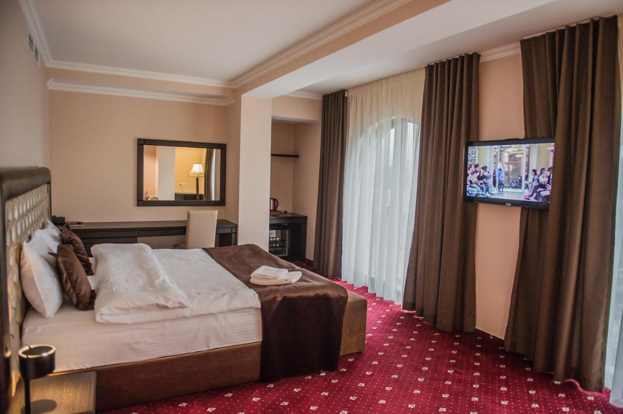 Bernardazzi Grand Hotel Chisinau Exterior foto